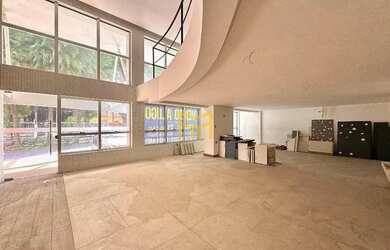 Imagem: O depósito possui 4 Vagas na garagem, 376m² de Área, Varanda