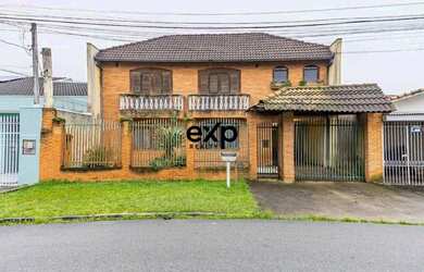 Imagem: A casa possui 5 Dormitórios, 3 Banheiros, 3 Vagas na garagem