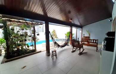 Imagem: A casa em condomínio possui 4 Dormitórios, 4 Banheiros, 2