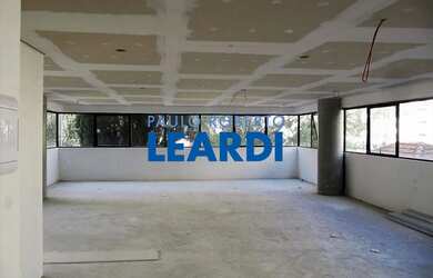 Imagem: O depósito possui 2 Vagas na garagem, 91m² de Área e está