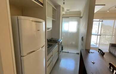 Imagem: O apartamento possui 2 Dormitórios, 1 Banheiro, 1 Vaga na garagem