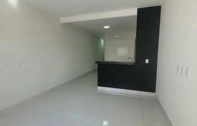 Imagem: A casa possui 2 Dormitórios, 2 Banheiros, 2 Vagas na garagem