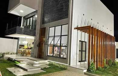 Imagem: A casa possui 3 Dormitórios, 3 Banheiros, 4 Vagas na garagem