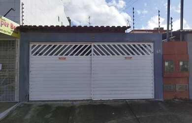 Imagem: A casa à venda possui 3 Dormitórios, 2 Banheiros, 2 Vagas