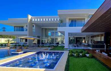 Imagem: A casa em condomínio possui 5 Dormitórios, 5 Banheiros, 5