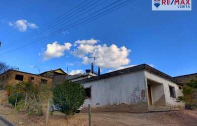 Imagem: A casa em condomínio possui 3 Dormitórios, 1 Banheiro, 3 Vagas