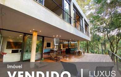 Imagem: A casa em condomínio possui 4 Dormitórios, 5 Banheiros, 3