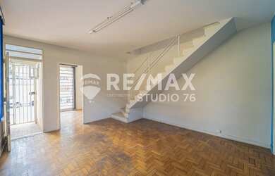 Imagem: A casa à venda possui 3 Dormitórios, 3 Banheiros, 2 Vagas