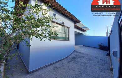 Imagem: A casa possui 4 Dormitórios, 3 Banheiros, 2 Vagas na garagem