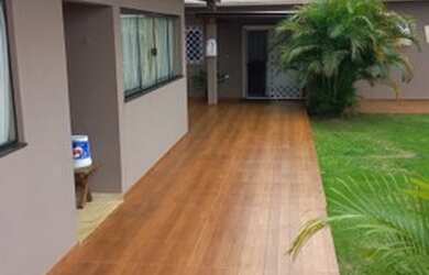 Imagem: A casa possui 3 Dormitórios, 2 Banheiros, 2 Vagas na garagem