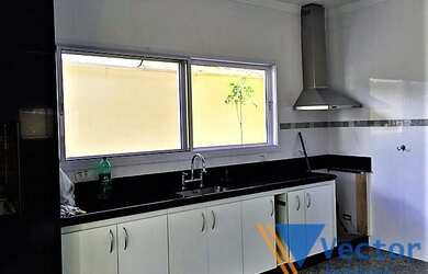 Imagem 10: Casa a venda localizada no condomínio Country Club em Arujá-SP