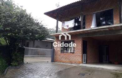 Imagem: A casa possui 3 Dormitórios, 2 Banheiros, 2 Vagas na garagem