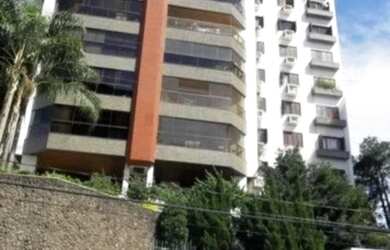 Imagem: O apartamento possui 3 Dormitórios, 1 Banheiro, 2 Vagas na