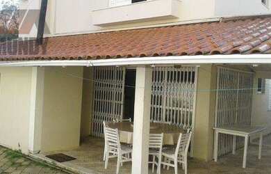 Imagem: A casa possui 4 Dormitórios, 5 Banheiros, 4 Vagas na garagem