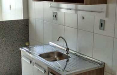 Imagem: O apartamento possui 2 Dormitórios, 1 Banheiro, 1 Vaga na garagem