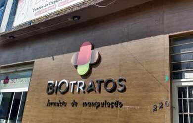 Imagem: O depósito possui 4 Vagas na garagem, 256m² de Área e está