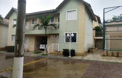 Imagem: A casa possui 3 Dormitórios, 1 Banheiro, 3 Vagas na garagem