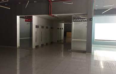 Imagem 6: Loja amplo vão livre, alto padrão c/ 5 vagas de frente p/ a avenida....