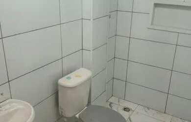 Imagem: A casa possui 2 Dormitórios, 1 Banheiro, 1 Vaga na garagem