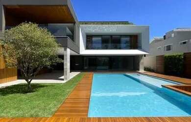 Imagem: A casa em condomínio possui 5 Dormitórios, 5 Banheiros, 5