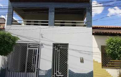 Imagem: A casa possui 5 Dormitórios, 4 Banheiros, 1 Vaga na garagem