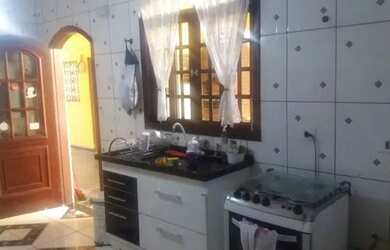 Imagem: A casa possui 4 Dormitórios, 3 Banheiros, 1 Vaga na garagem