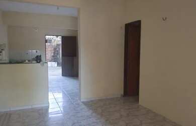 Imagem: A casa possui 2 Dormitórios, 1 Banheiro, 1 Vaga na garagem