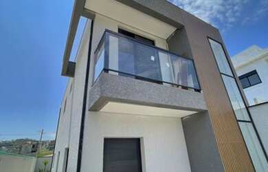 Imagem: A casa em condomínio possui 3 Dormitórios, 2 Banheiros, 2