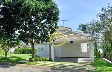 Imagem: A casa em condomínio possui 4 Dormitórios, 5 Banheiros, 2