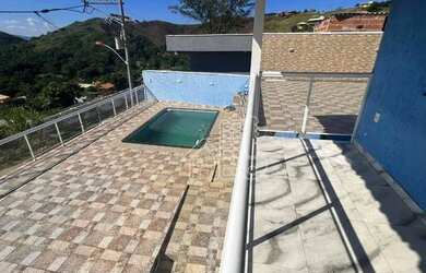 Imagem: A casa possui 4 Dormitórios, 4 Banheiros, 3 Vagas na garagem