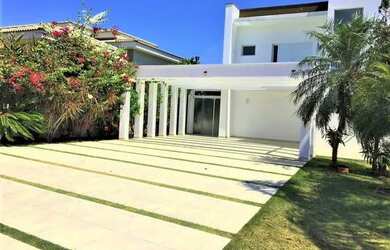 Imagem: A casa possui 4 Dormitórios, 5 Banheiros, 4 Vagas na garagem