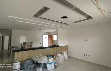 Imagem: A casa à venda possui 2 Dormitórios, 3 Banheiros e 225m²