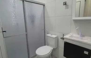 Imagem: A casa possui 3 Dormitórios, 1 Banheiro, 1 Vaga na garagem