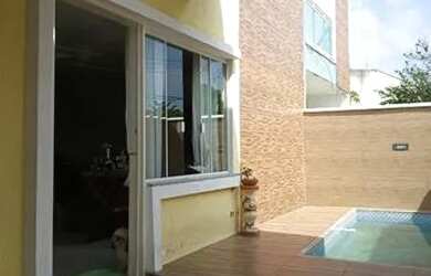 Imagem: A casa possui 2 Dormitórios, 2 Banheiros, 2 Vagas na garagem