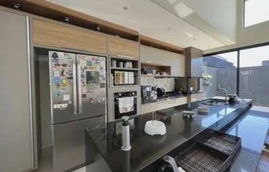 Imagem: A casa em condomínio possui 3 Dormitórios, 5 Banheiros, 4