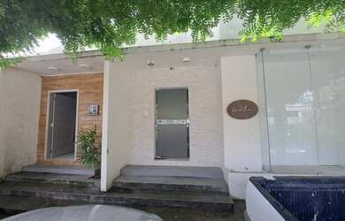 Imagem: A casa possui 5 Dormitórios, 3 Banheiros, 4 Vagas na garagem