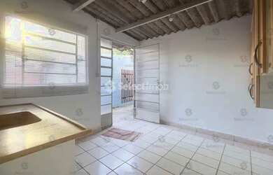 Imagem: A casa possui 2 Dormitórios, 1 Banheiro, 60m² de Área e