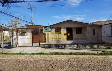 Imagem: A casa possui 2 Dormitórios, 2 Banheiros, 1 Vaga na garagem