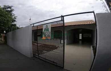 Imagem: A casa possui 4 Dormitórios, 4 Banheiros, 2 Vagas na garagem