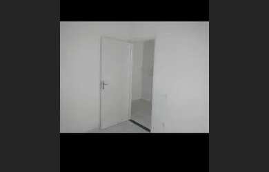 Imagem: O apartamento possui 2 Dormitórios, 1 Banheiro e 2 Vagas na