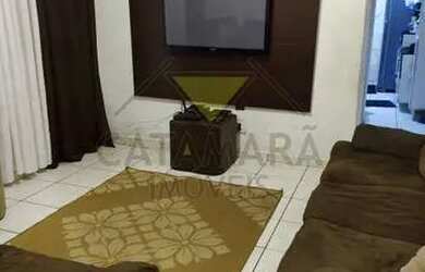 Imagem: A casa possui 2 Dormitórios, 1 Banheiro, 2 Vagas na garagem