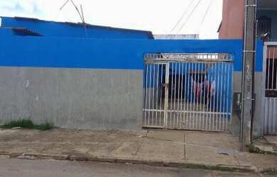 Imagem: A casa possui 2 Dormitórios, 1 Banheiro e está localizado