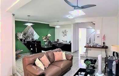 Imagem: Casa Triplex 4 suítes,3 vagas com piscina em condomínio próximo