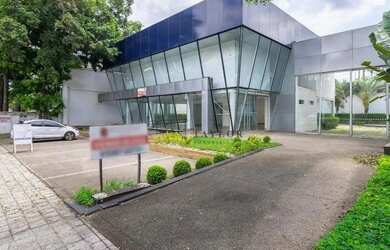 Imagem: O depósito possui 5 Vagas na garagem, 530m² de Área e está