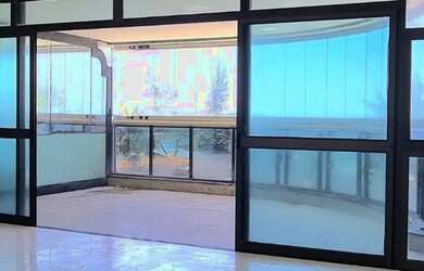 Imagem: O apartamento possui 3 Dormitórios, 5 Banheiros, 4 Vagas na