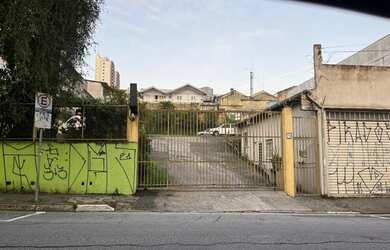 Imagem: O terreno possui 800m² de Área e está localizado em Centro