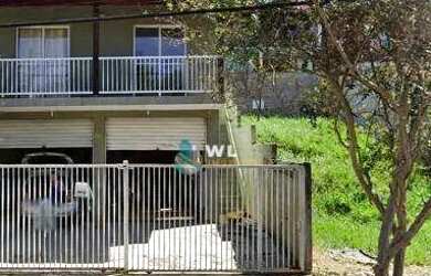 Imagem: A casa possui 3 Dormitórios, 3 Banheiros, 4 Vagas na garagem