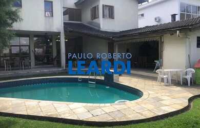 Imagem: A casa em condomínio à venda possui 4 Dormitórios, 4 Banheiros