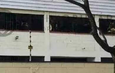 Imagem: O depósito possui 1 Vaga na garagem, 3.272m² de Área e está