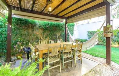 Imagem: A casa em condomínio possui 4 Dormitórios, 4 Banheiros, 2